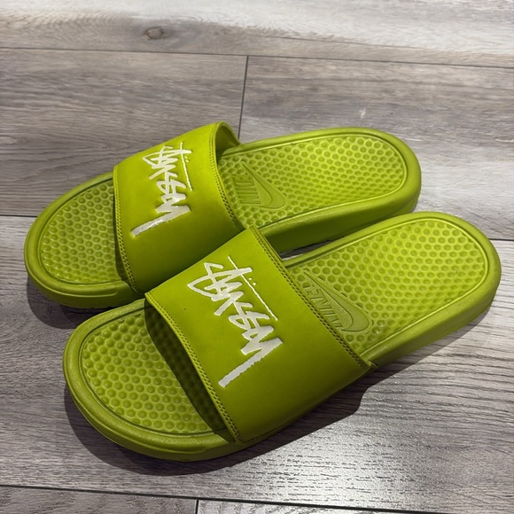 Stussy x Nike Benassi Slides Bright Cactus - Picture 4 of 7